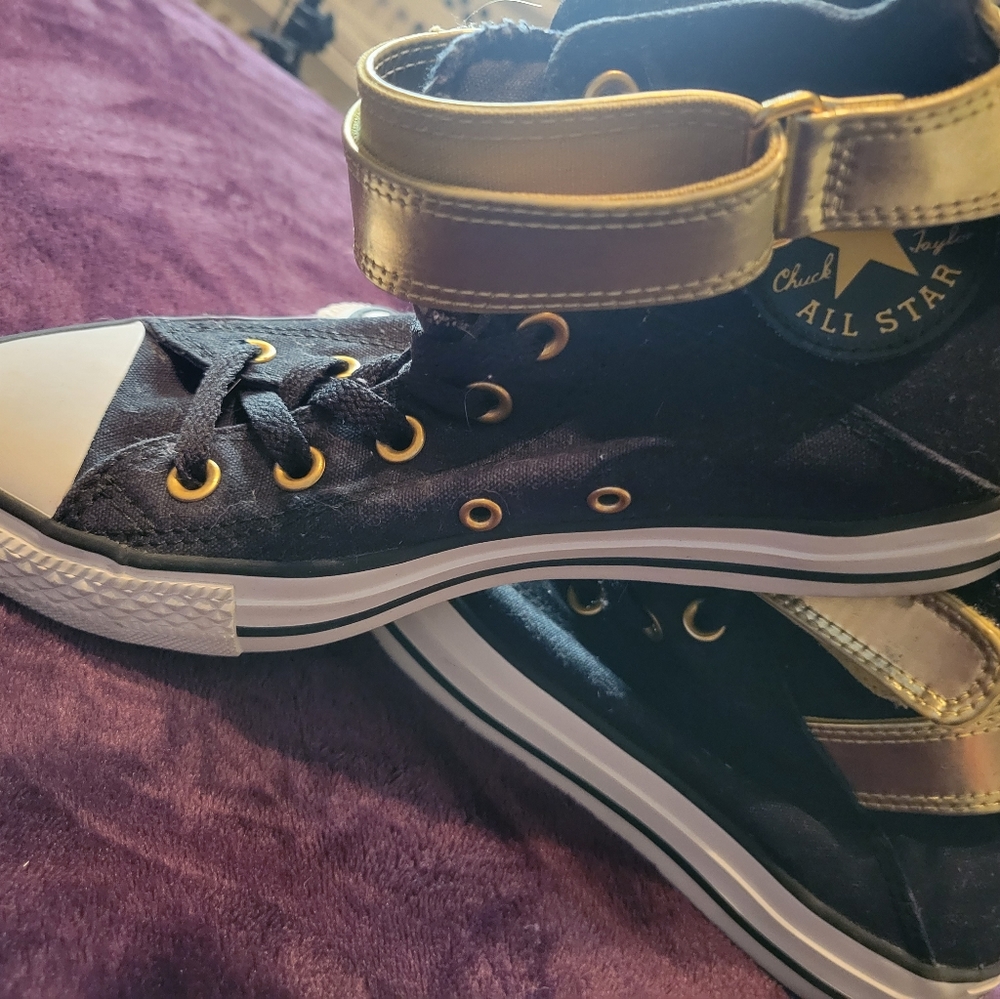 Converse - Picture 2 of 2